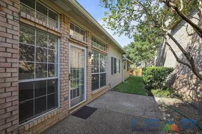 8704 Moss Hill Road, Irving, TX 75063 - Photo 22