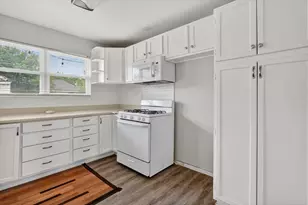 221 Second St, Wilmer, TX 75172 - Photo 8