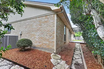 4083 Hidden View Circle, Fort Worth, TX 76109 - Photo 4