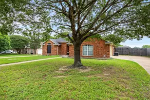 856 Tahoe Trail Dr, Hewitt, TX 76643 - Photo 2
