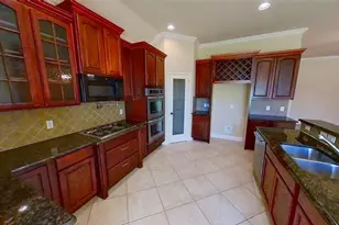 4504 Woodcrest Ln, Mansfield, TX 76063 - Photo 2