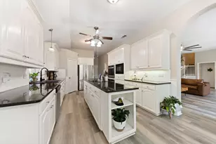 3408 Blue Forest Dr, Arlington, TX 76001 - Photo 10