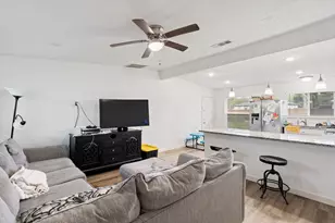 517 Hardy Dr, Garland, TX 75041 - Photo 4