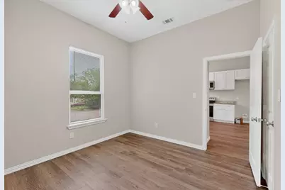 824 E Maddox Avenue, Fort Worth, TX 76104 - Photo 32