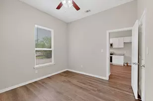 824 E Maddox Ave, Fort Worth, TX 76104 - Photo 32