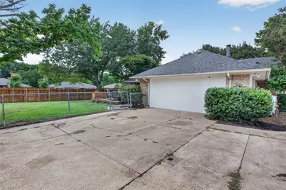 1405 Casa Linda Street, Ennis, TX 75119 - Photo 32