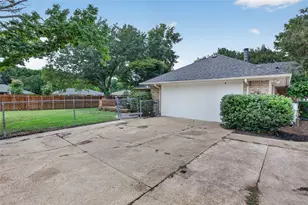 1405 Casa Linda St, Ennis, TX 75119 - Photo 32