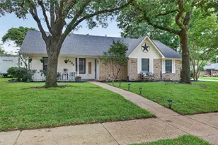 1405 Casa Linda St, Ennis, TX 75119 - Photo 2