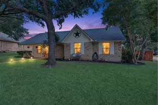 1405 Casa Linda St, Ennis, TX 75119 - Photo 1