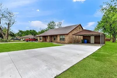 502 E Hughes Street, Collinsville, TX 76233 - Photo 4