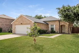 1450 Waldrop Dr, Lancaster, TX 75146 - Photo 2
