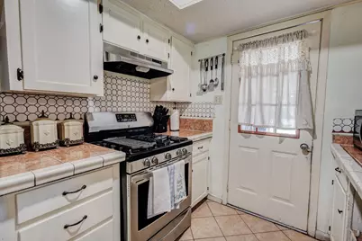 509 E Phillip Court, Grand Prairie, TX 75051 - Photo 14