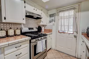 509 E Phillip Ct, Grand Prairie, TX 75051 - Photo 14