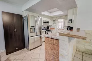 509 E Phillip Ct, Grand Prairie, TX 75051 - Photo 12