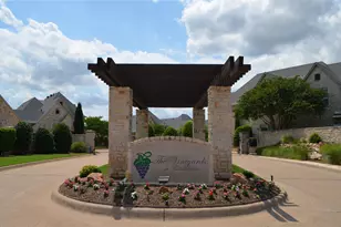 2541 Vineyard Dr, Granbury, TX 76048 - Photo 2