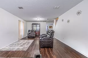 3016 Cesareo Dr, Grand Prairie, TX 75052 - Photo 6