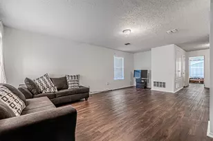 3016 Cesareo Dr, Grand Prairie, TX 75052 - Photo 12
