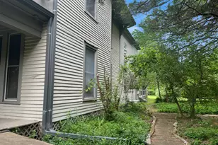 402 E Grand St, Whitewright, TX 75491 - Photo 6
