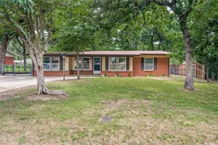 1305 W Lavender Ln, Arlington, TX 76013 - Photo 1