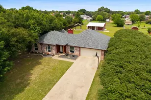 303 Anita Ln, Waxahachie, TX 75165 - Photo 1