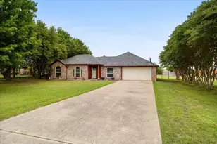 303 Anita Ln, Waxahachie, TX 75165 - Photo 4