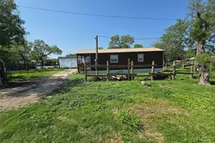 205 W Travis St, Karnes City, TX 78118 - Photo 2