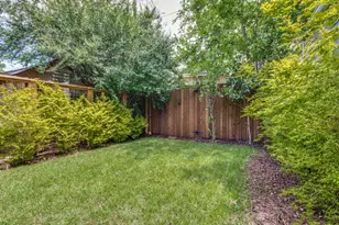630 N Edgefield Ave, Dallas, TX 75208 - Photo 24
