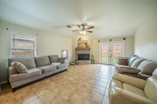 14609 Little Anne Dr, Little Elm, TX 75068 - Photo 2