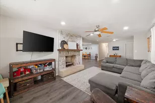 951 Faircrest Dr, Fairfield, TX 75840 - Photo 4
