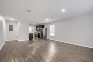 824 E Pecan Ave, Waco, TX 76704 - Photo 2