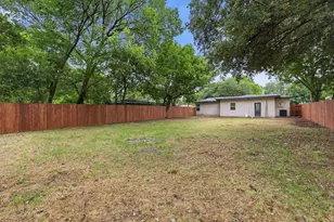 711 Drummond Dr, Arlington, TX 76012 - Photo 2