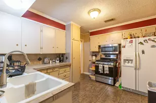 1925 Chestnut St, Abilene, TX 79602 - Photo 6