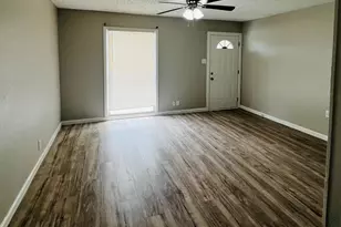 1026 SW 3rd St, Grand Prairie, TX 75051 - Photo 4