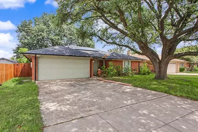 2820 Whitehurst Drive, Fort Worth, TX 76133 - Photo 2
