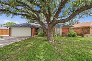 2820 Whitehurst Dr, Fort Worth, TX 76133 - Photo 1