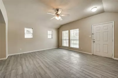 952 Bentwood Trail, Grand Prairie, TX 75052 - Photo 4