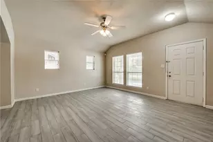 952 Bentwood Trail, Grand Prairie, TX 75052 - Photo 4