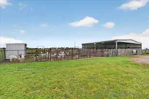 19001 N County Line Rd, Ponder, TX 76259 - Photo 36