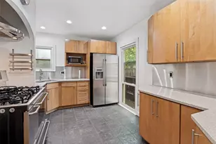 702 N Hampton Rd, Dallas, TX 75208 - Photo 16