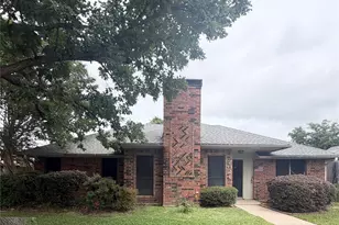 2021 Espinosa Dr, Carrollton, TX 75010 - Photo 2