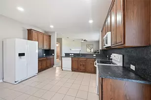 7807 Enchanted Isle Dr, Arlington, TX 76016 - Photo 10