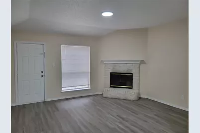 6808 W Lynn Creek Drive, Arlington, TX 76001 - Photo 4