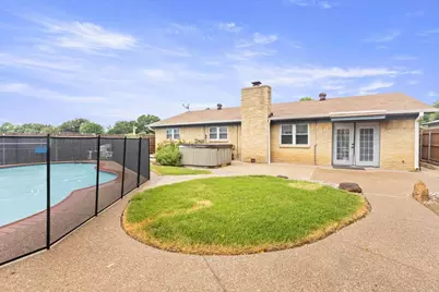 615 Bocowood Circle, Euless, TX 76039 - Photo 4