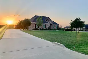 1243 Chartres, Oak Ridge, TX 75142 - Photo 2