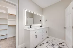 1704 Kings Ln, Commerce, TX 75428 - Photo 12
