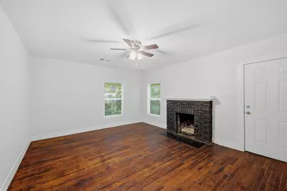 608 S Loving Avenue, Sherman, TX 75090 - Photo 6