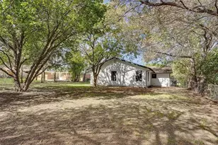 5709 Walraven Cir, Fort Worth, TX 76133 - Photo 4