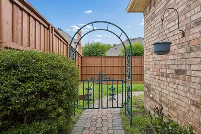 8608 Mill Creek Road, Irving, TX 75063 - Photo 28