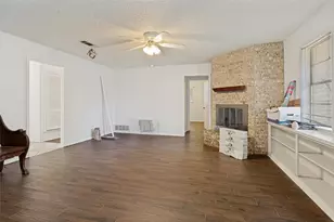 1121 Billie Ruth Ln, Hurst, TX 76053 - Photo 4