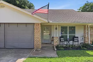 1003 Almond Ct, Mansfield, TX 76063 - Photo 2